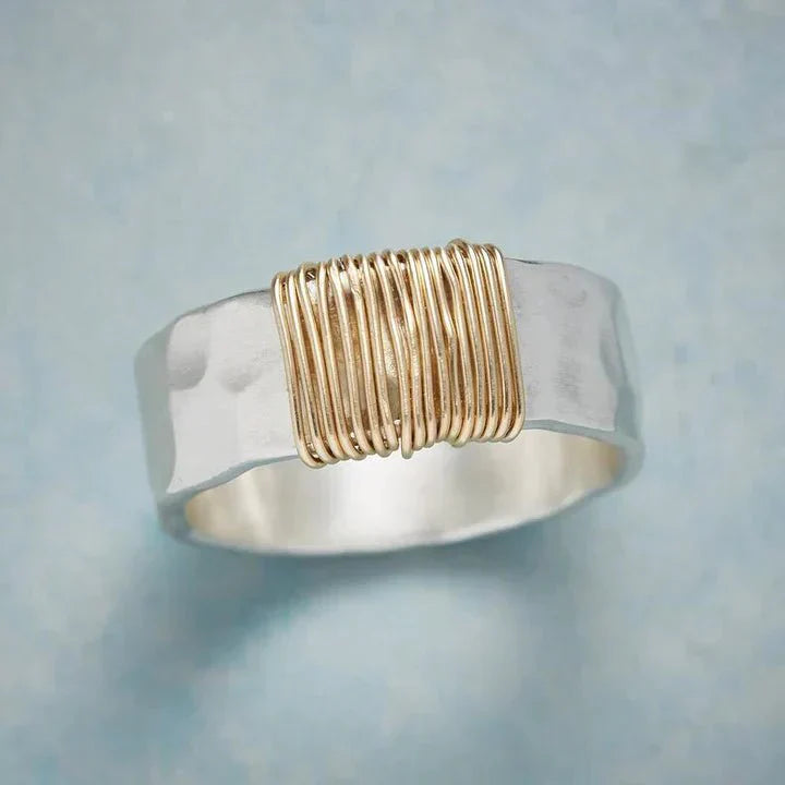 Ruth | Retro Gold Thread Ring