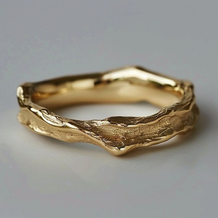 Violet | Retro Hammered Gold Ring